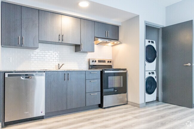 2BR, 2BA - 767SF - Kitchen - 275 Larch St