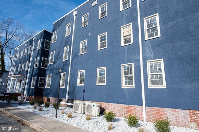 Building Photo - 308 N Division St Unit 16