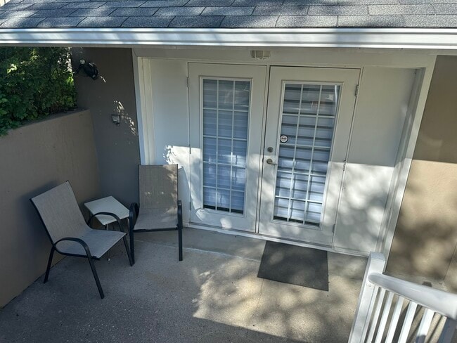 Building Photo - Quaint Little Unit - Perfect for a student or perfect for an Office (IP053B)