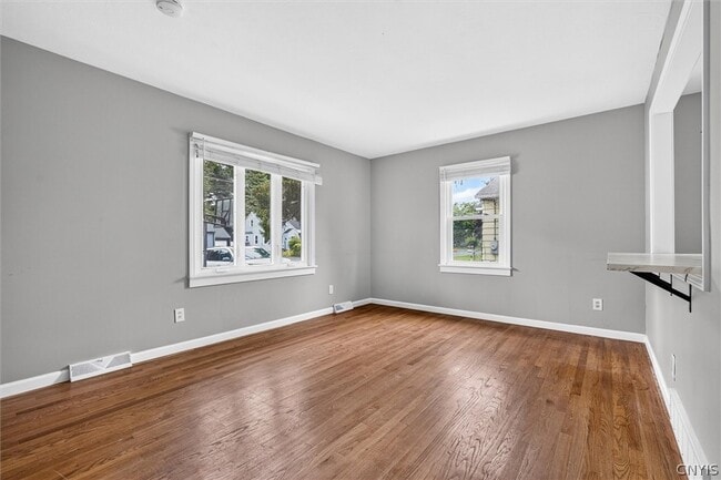 Photo - 211 Windemere Rd