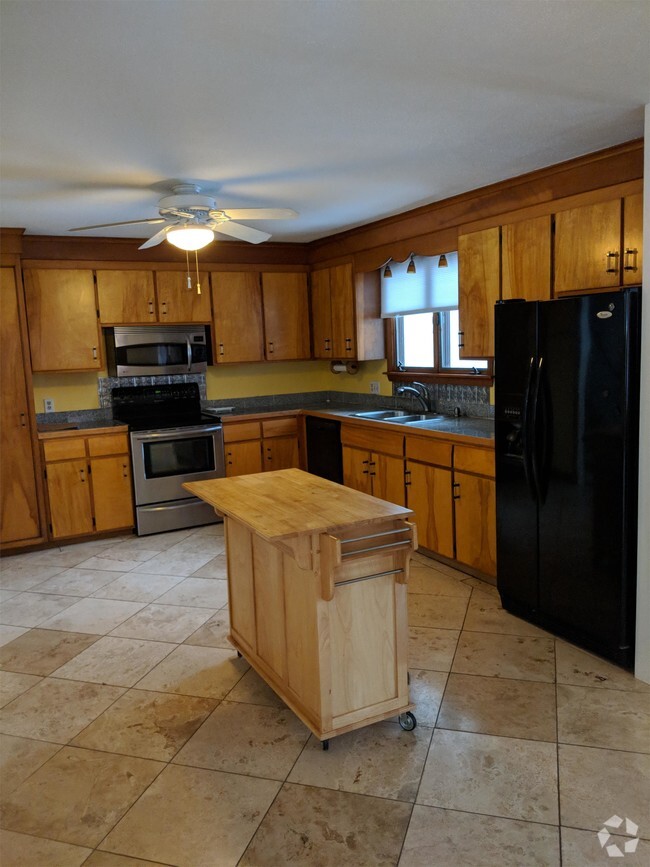 Building Photo - 154 Pondview Dr Rental