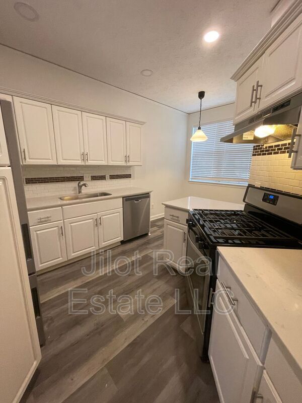 Photo - 61 Fulton St SE