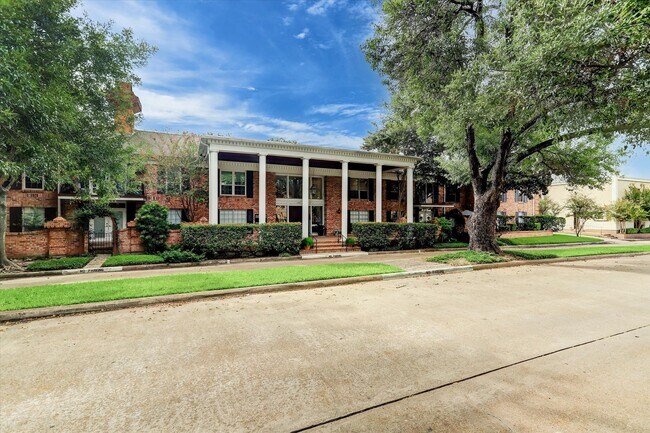 Photo - 2824 Briarhurst Dr
