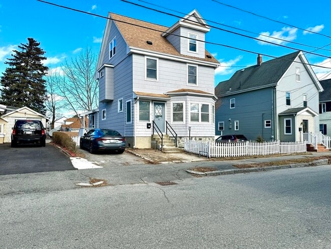 Photo - 98 Safford St