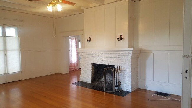 Building Photo - 627 Rose Ave