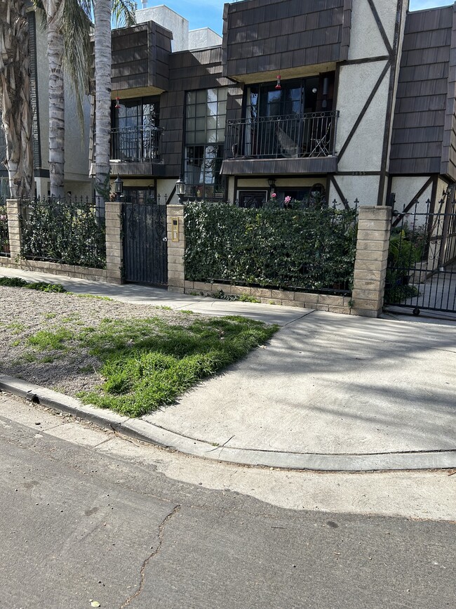 Building Photo - 4455 Vista del Monte Ave Unit 5