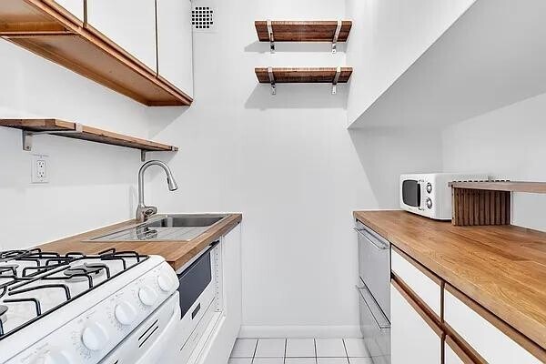 Photo - 310 E 23rd St Unit 12SC