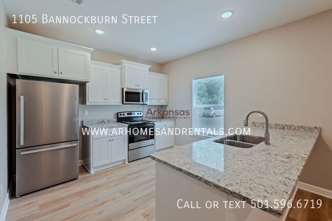 Photo - 1105 Bannockburn St