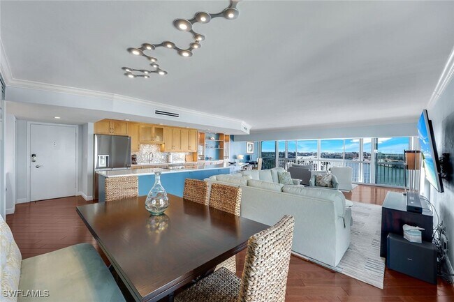 Photo - 250 Park Shore Dr Unidad 803