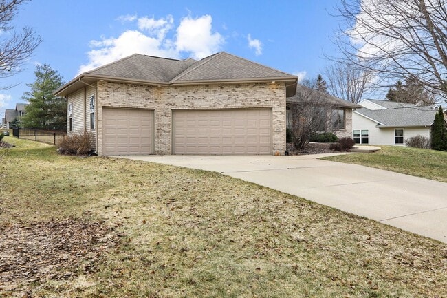 Photo - 9621 Shadow Wood Dr