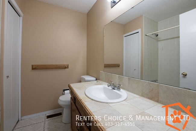 Photo - 3 Bedroom Main Floor, UTILITIES INCLUDED