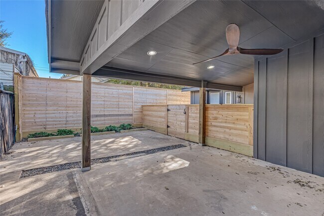 Photo - 430 N Hutcheson St
