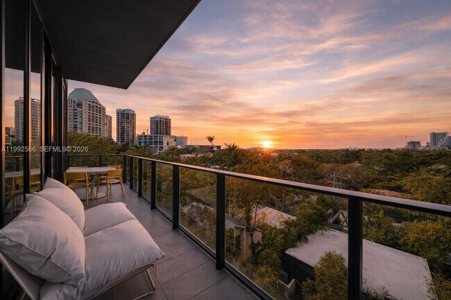 Building Photo - 3156 SW 27th Ave Unit 501