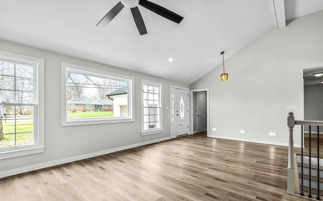 Photo - 400 Newman Way