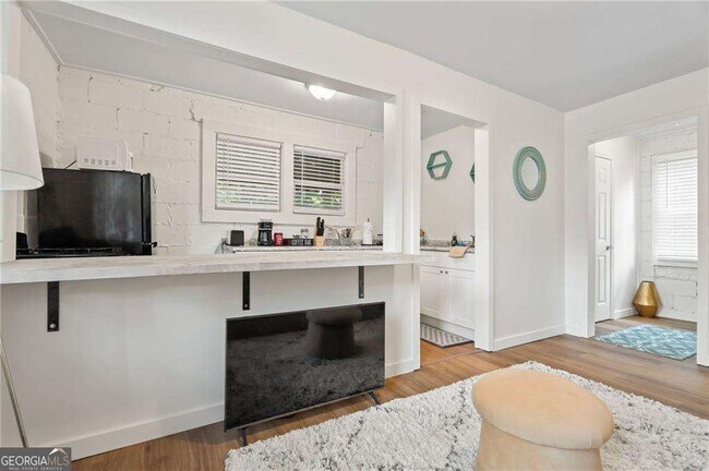 Photo - 255 Richardson Rd NW Unit B