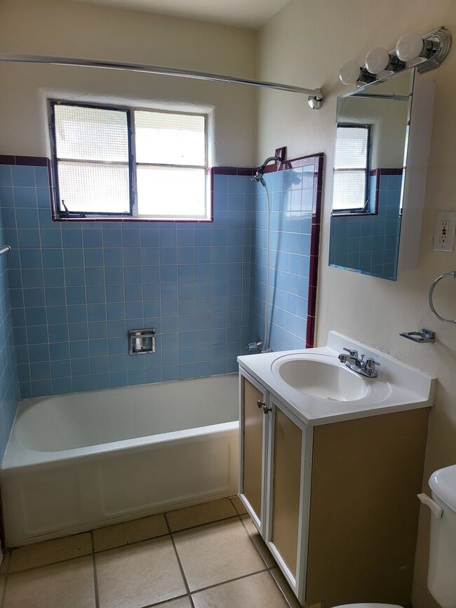 Photo - 324 Monroe St NE Unit A