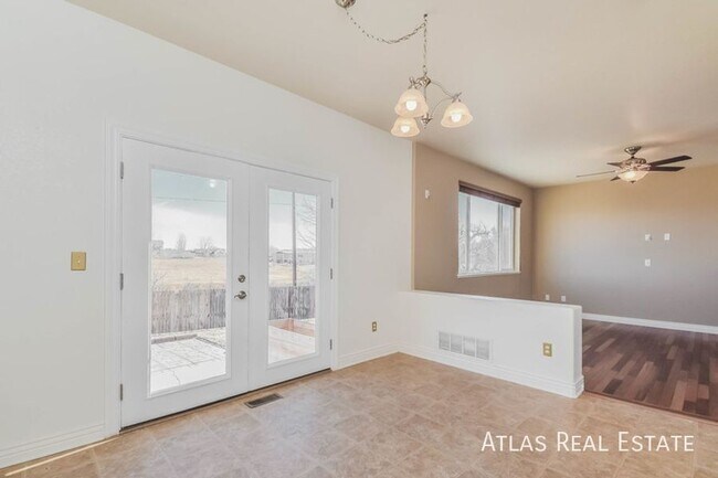 Photo - 430 Winebrook Way