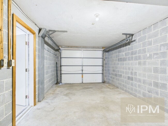 Photo - Charming York Township 3 Bedroom Condo | Attached Garage & Central Air!!