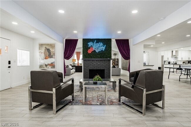 Building Photo - 1913 Birch St