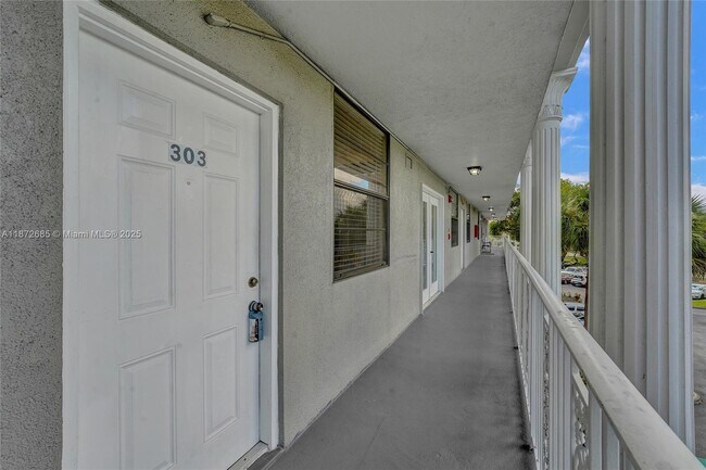 Photo - 1502 Whitehall Dr Unit 303
