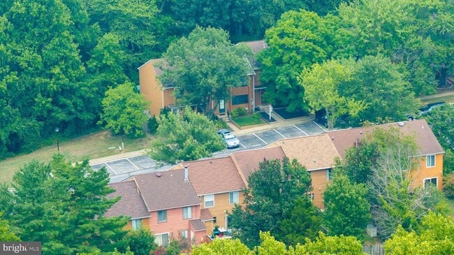 Photo - 1025 Commanders Way N