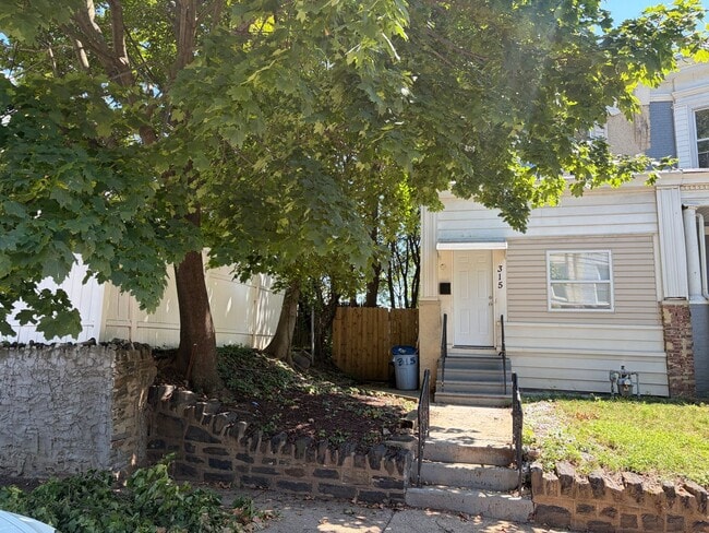 315 S 6th St