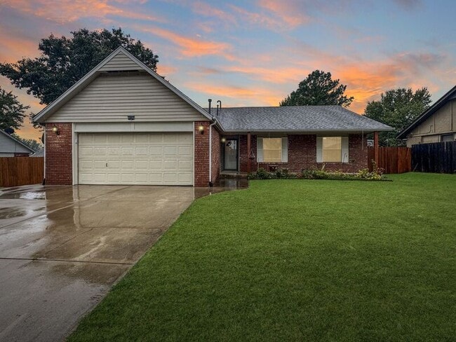 Building Photo - 8020 S 88th E Ave