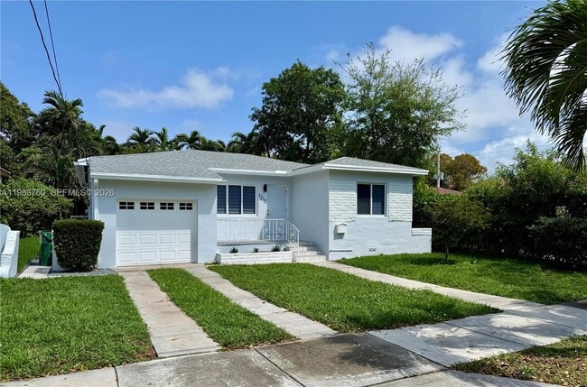 Building Photo - 1215 SW 15th St