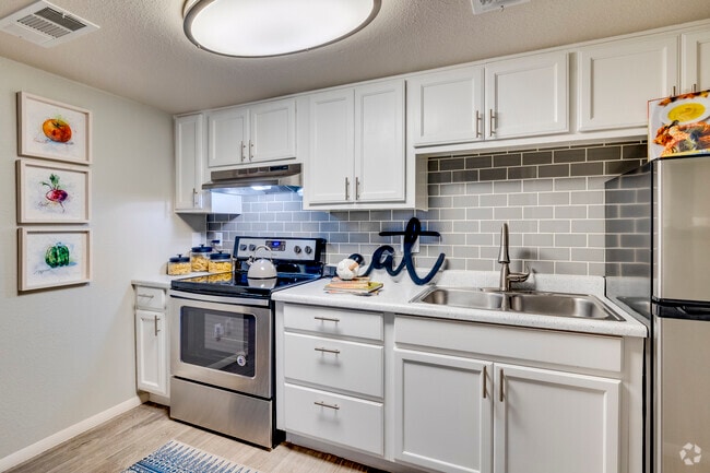 Cocina - 1BR, 1BA - 615SF