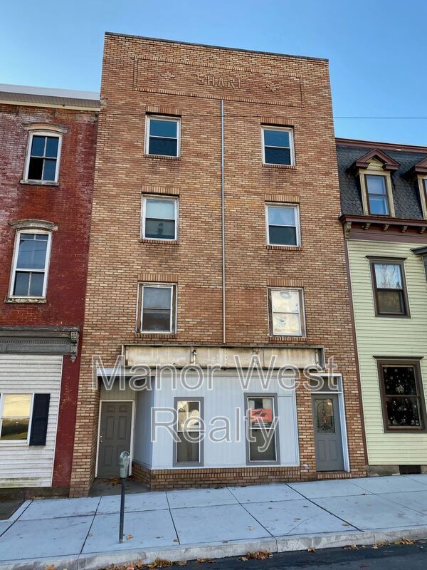 Building Photo - 718 Centre St Rental