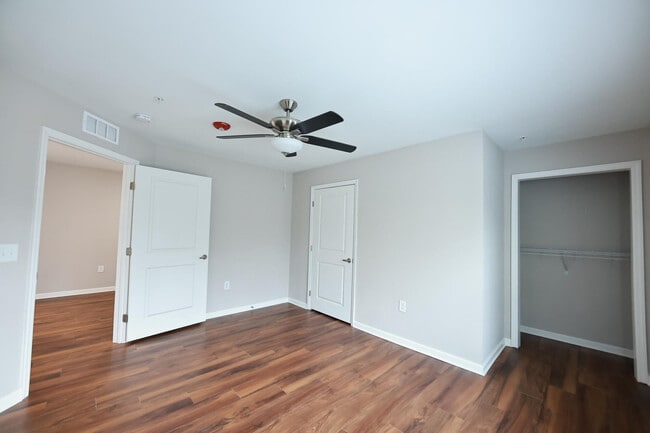 Photo - Waterside Oaks Apartments