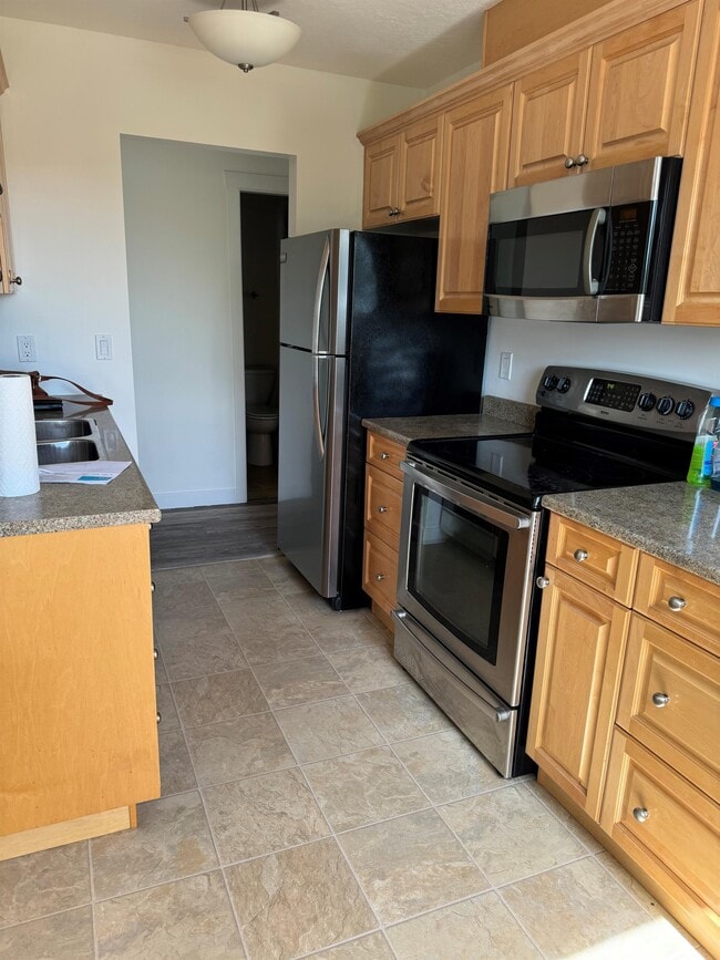 1654-3001654 10th Ave