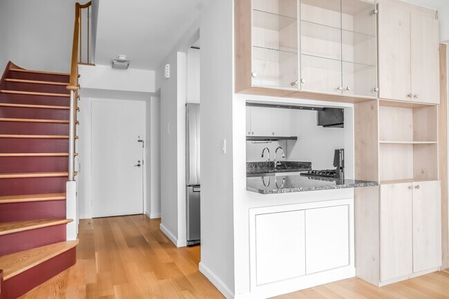 Photo - 250 W 89th St