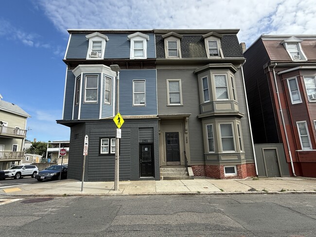 Building Photo - 247 Lexington St Unit 2 Rental