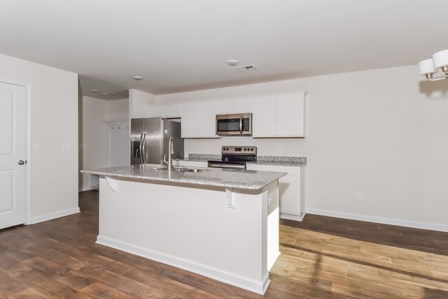 Photo - 170 Beckett Ln