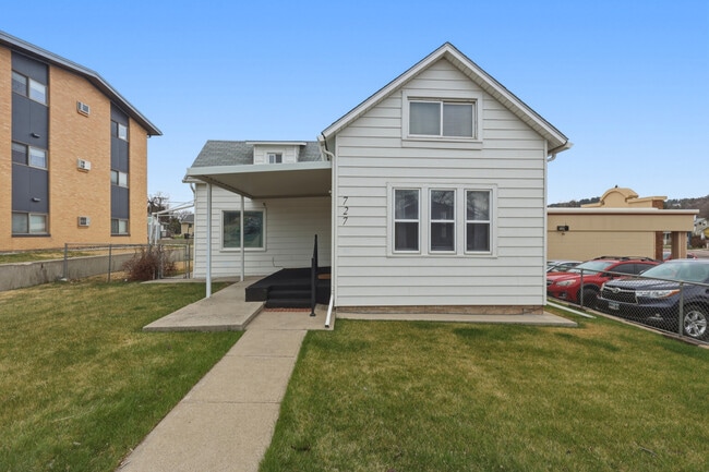 Photo - 727 Fairview St