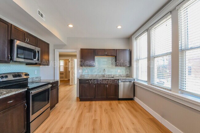 Photo - 4370 Swan Ave