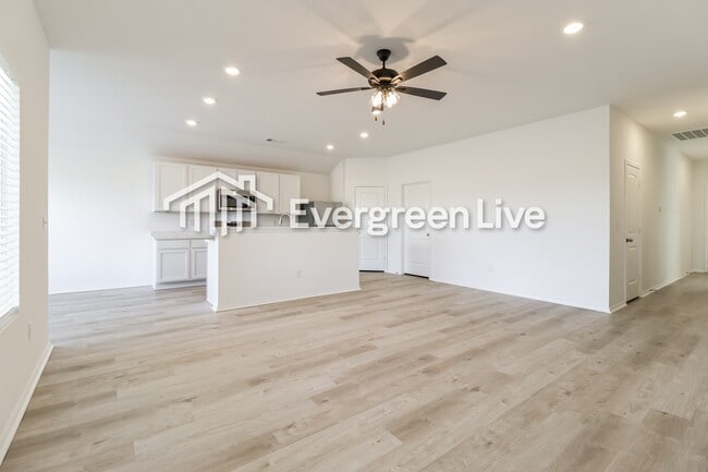 Photo - 32 10 Point Ln