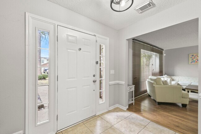 Photo - 630 Hawthorn Pl
