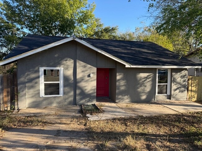 Building Photo - Welcome Home to Comfort & Community in Austin!