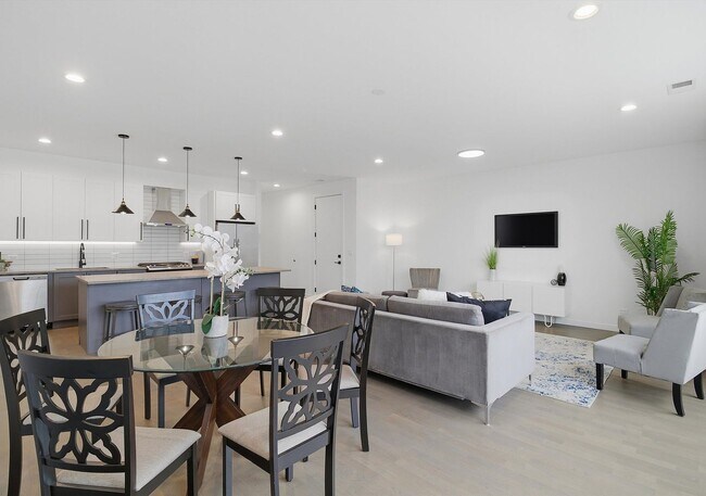 Photo - 5824 N Lincoln Ave Unit GN