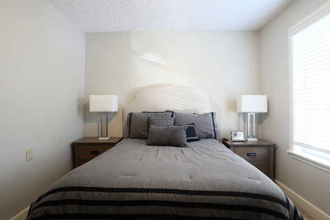 Photo - 206 Edinburgh Way