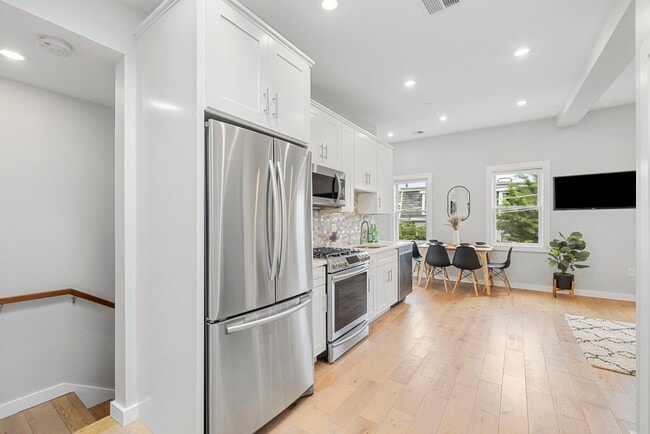 Building Photo - 338 Hurley St Unit 3