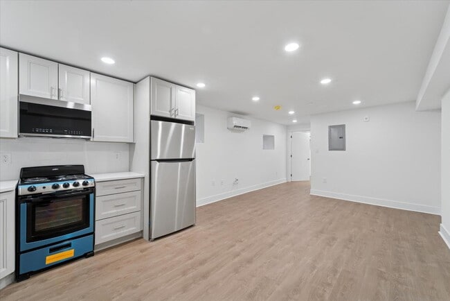 Photo - 812 W Roosevelt Blvd