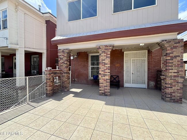 Photo - 215 W Rio Grande Ave