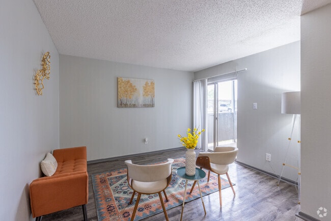 1BR, 1BA - 513SF - Living Room - The Edge