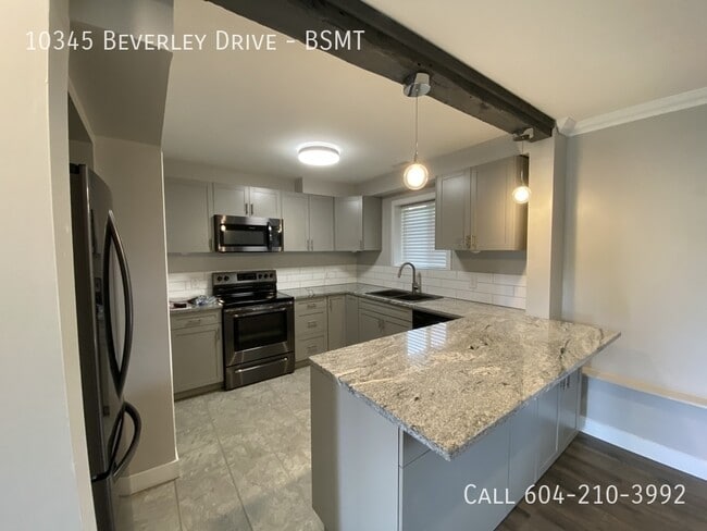 Photo - Beautiful 2 Bedroom Above Ground Suite