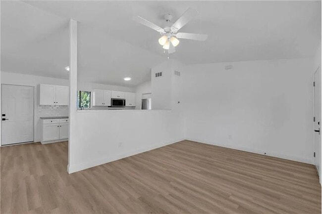 Photo - 322 Ixora Ave NW