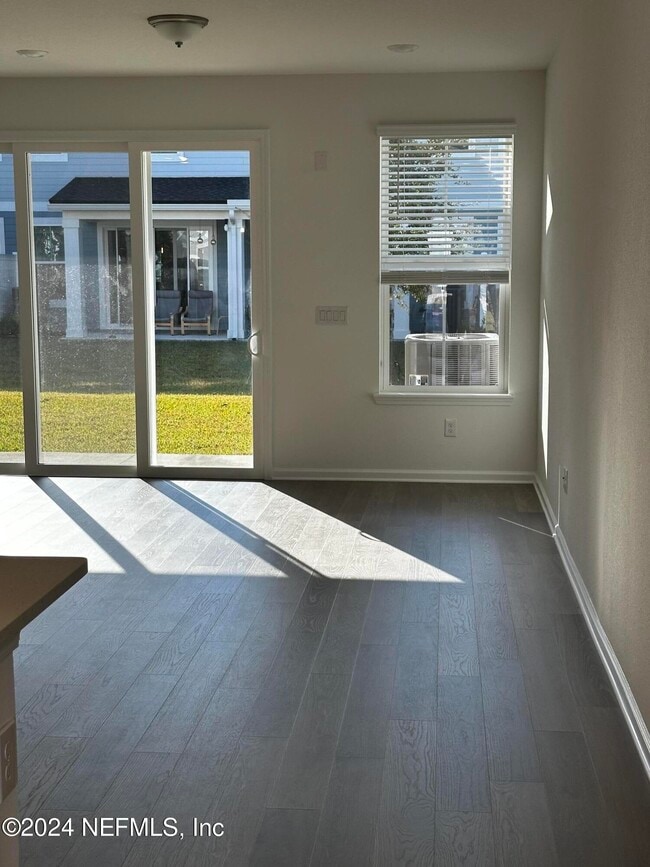 Photo - 33 Thurnham Ln