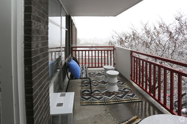 1BR, 1BA - 632 SF - Vesty Park Flats